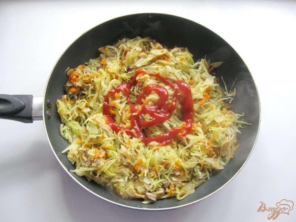 Тушеная капуста с грибами и маринованными огурцами Тушеная капуста с грибами и маринованными огурцами