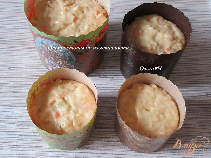 Фото приготовление рецепта: Пасхальные кексы с куркумой и цукатами шаг №7