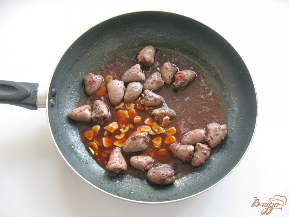 Куриные сердечки в пикантном соусе Куриные сердечки в пикантном соусе