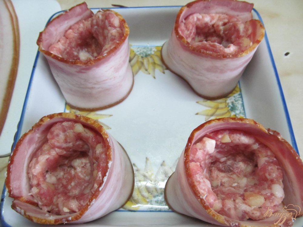 Фото приготовление рецепта: Мясные медальоны в беконе шаг №2