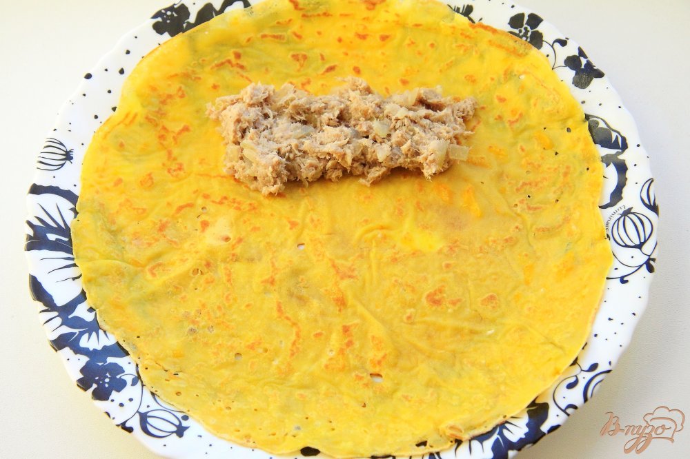 Фото приготовление рецепта: Тыквенные блинчики с мясной начинкой шаг №10