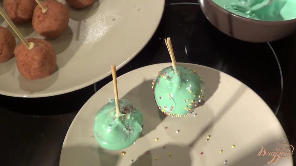 Фото приготовление рецепта: Кейк попсы на палочке (Cake pops) шаг №7