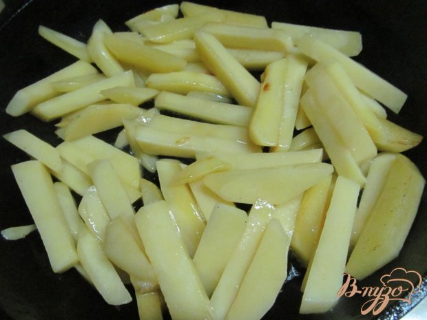 Куриные крылья с картофелем фри Куриные крылья с картофелем фри