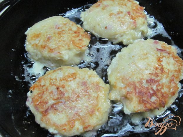 Картофельные котлеты с беконом и сыром Картофельные котлеты с беконом и сыром