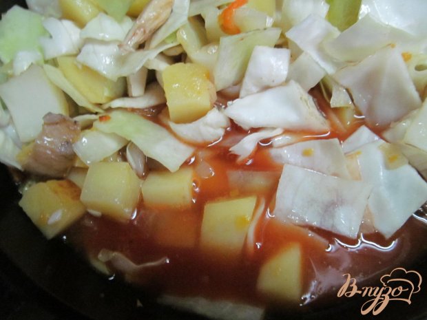 Тушенная капуста с картофелем и грибами Тушенная капуста с картофелем и грибами