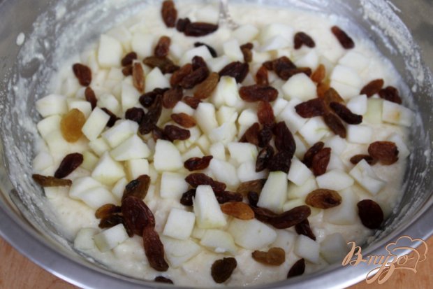 Творожная запеканка с изюмом и яблоками Творожная запеканка с изюмом и яблоками