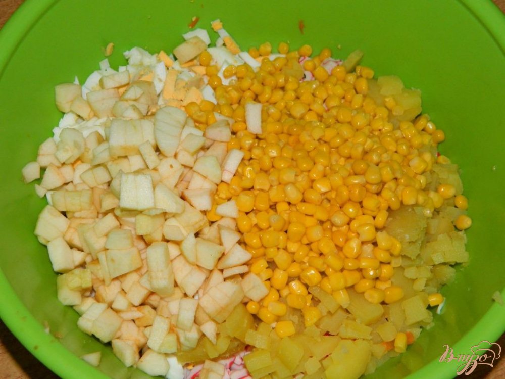 Салат из кукурузы и мяса краба Салат из кукурузы и мяса краба