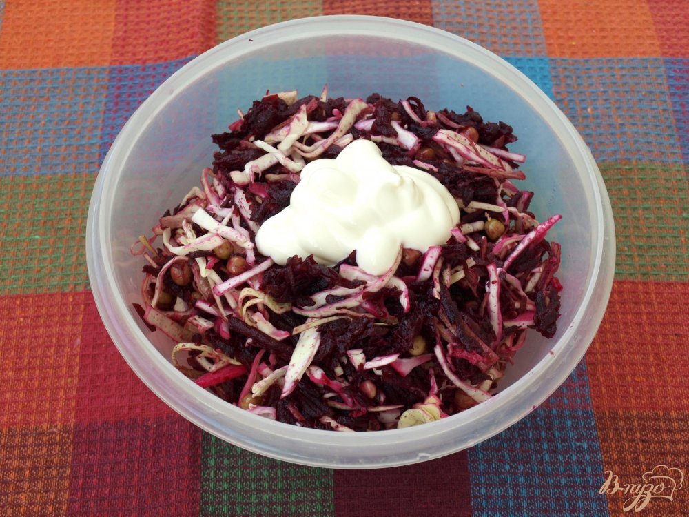 Салат из говядины с капустой, свеклой и горошком Салат из говядины с капустой, свеклой и горошком