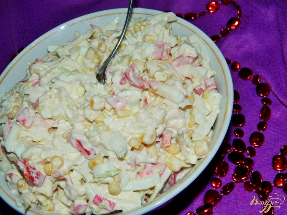 Салат из пекинской капусты с перцем и кукурузой Салат из пекинской капусты с перцем и кукурузой