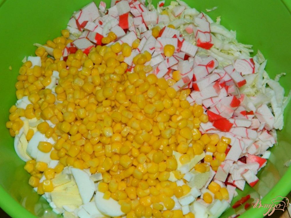 Салат из пекинской капусты с перцем и кукурузой Салат из пекинской капусты с перцем и кукурузой