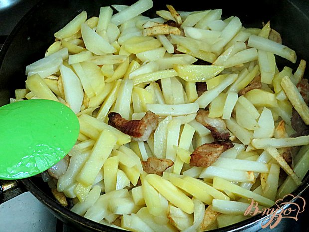 Картофель жареный на сале с яйцом Картофель жареный на сале с яйцом