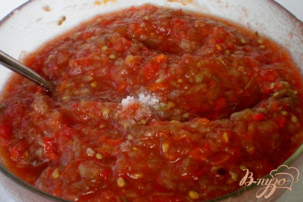 Икра из печеных баклажанов и перцев, с брынзой и базиликом Икра из печеных баклажанов и перцев, с брынзой и базиликом
