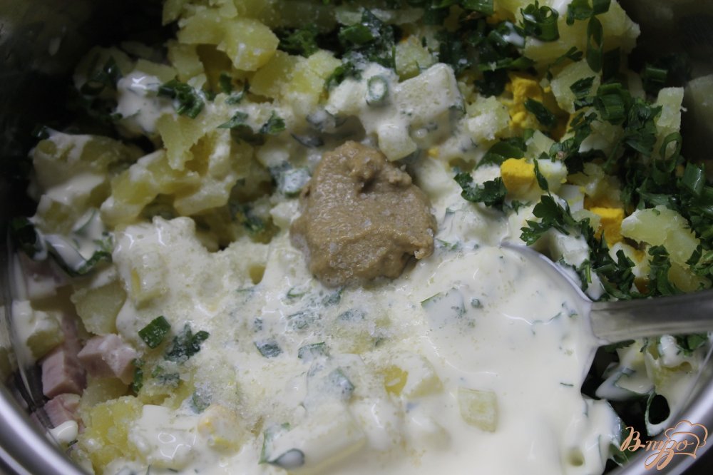 Фото приготовление рецепта: Мясная окрошка с редисом на минеральной воде шаг №5