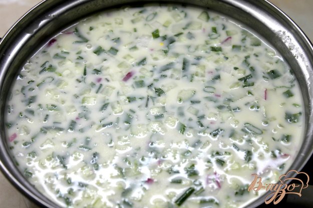 фото рецепта: Мясная окрошка с редисом на минеральной воде
