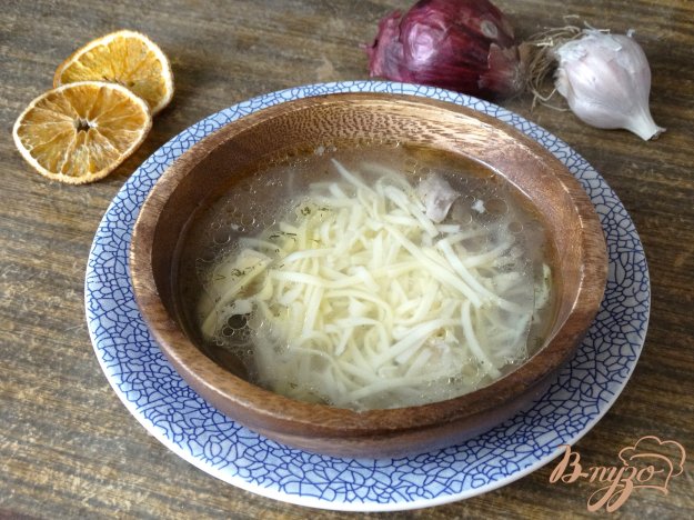 фото рецепта: Бульон из домашней курицы с яичной лапшой