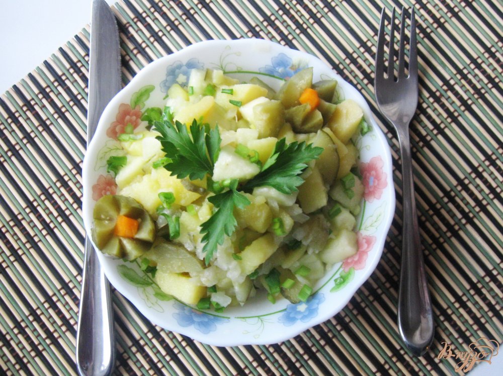 Тёплый картофельный салат с яблоком и огурцом Тёплый картофельный салат с яблоком и огурцом