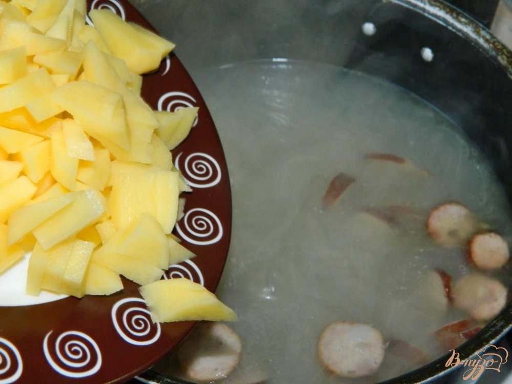Гороховый суп с копчеными колбасками Гороховый суп с копчеными колбасками