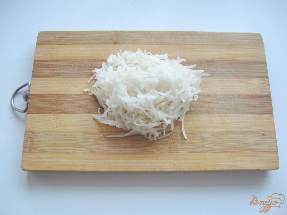 Салат из редьки, квашеной капусты и сельдерея Салат из редьки, квашеной капусты и сельдерея