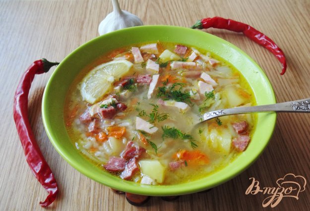 фото рецепта: Рассольник с маринованными кабачками и колбасой