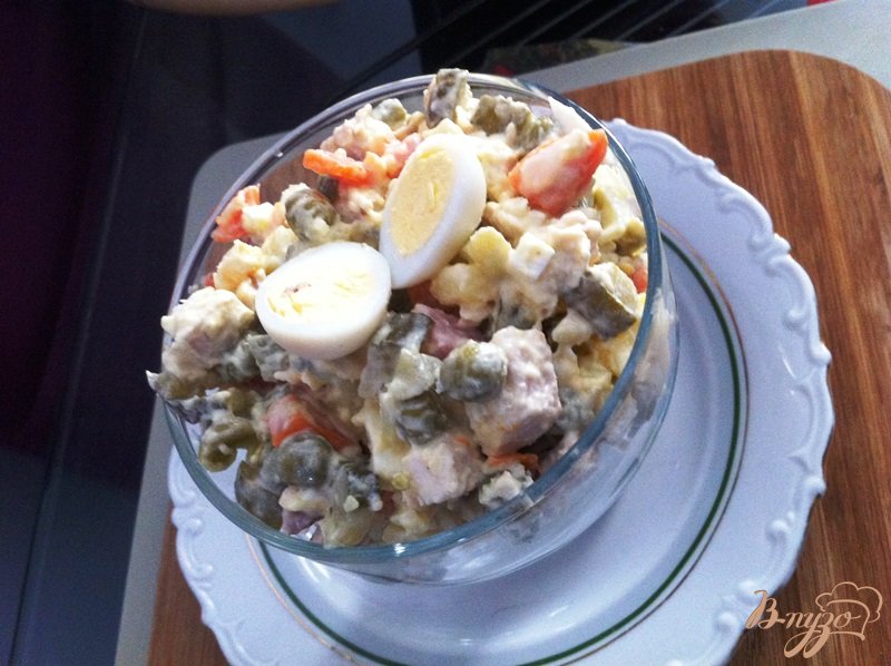 Салат Оливье с курицей и ветчиной Салат Оливье с курицей и ветчиной