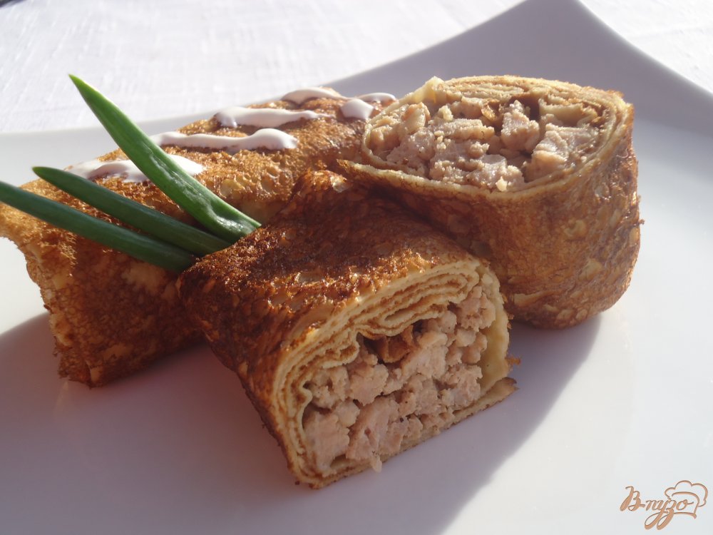 Фото приготовление рецепта: Блины с начинкой из мяса и риса шаг №7