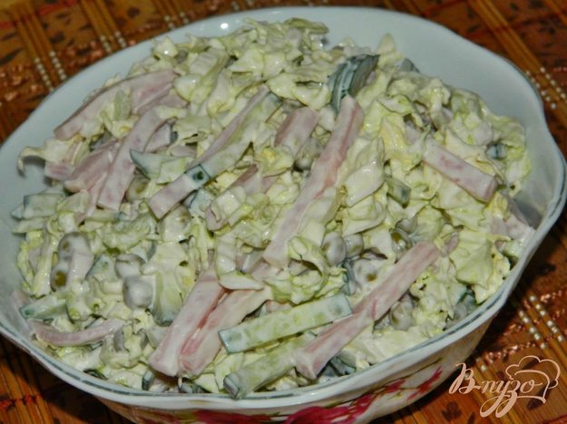 салат с пекинской капустой и огурцами и ветчиной салат с пекинской капустой и огурцами и ветчиной