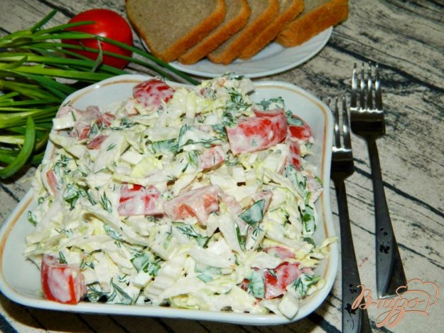 фото рецепта: Салат из пекинской капусты с помидорами