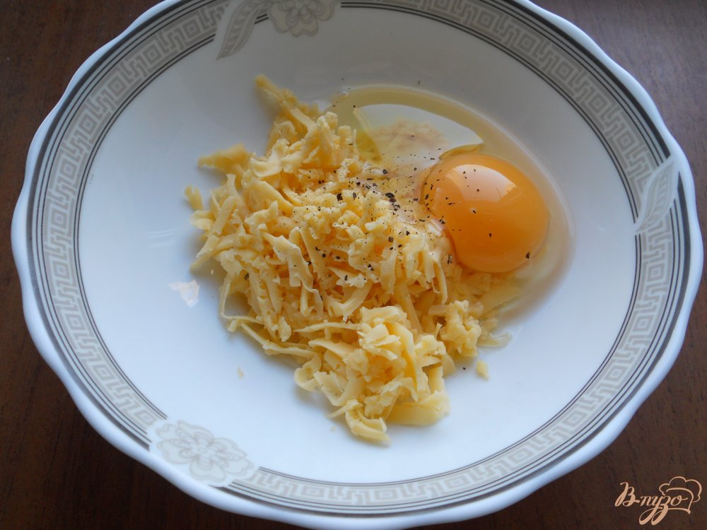 Фото приготовление рецепта: Суп с копченой грудинкой и сырными клецками шаг №6