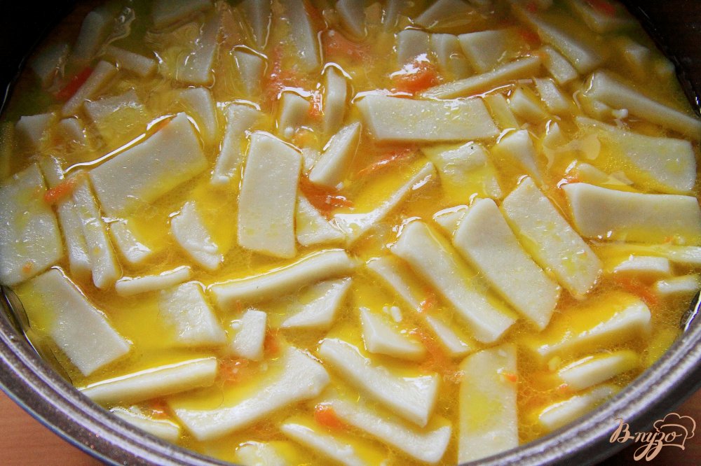 Сырный суп с галушками в мультиварке Сырный суп с галушками в мультиварке