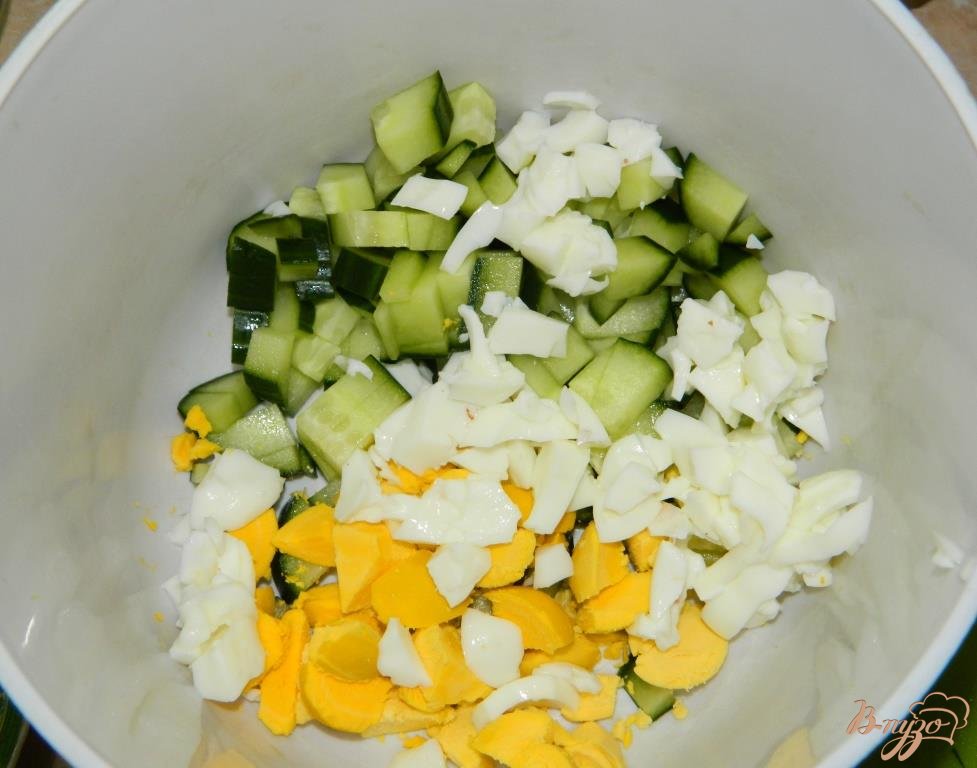 Куриный салат с огурцами и кукурузой Куриный салат с огурцами и кукурузой