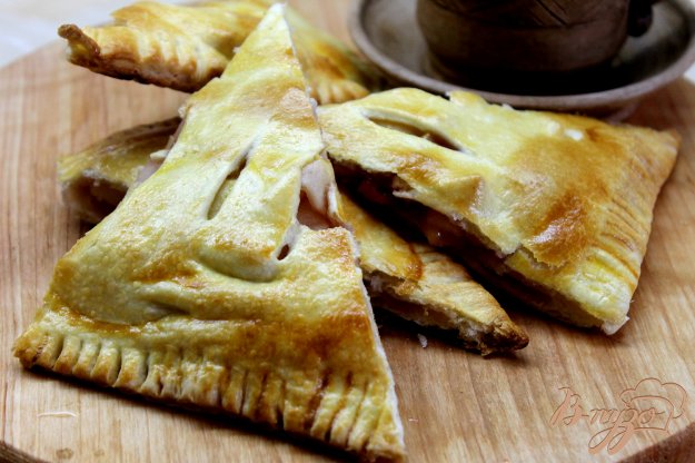 фото рецепта: Слойка с яблоками и вишнями