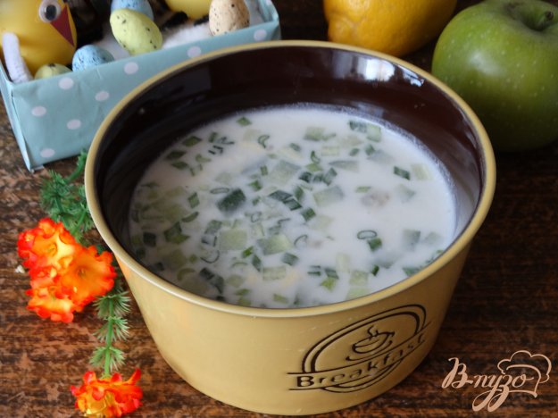 фото рецепта: Окрошка с курицей и ветчиной