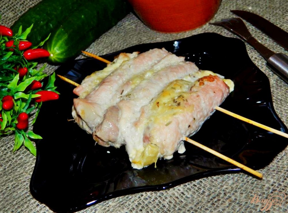 Мясные рулеты с луком и сыром Мясные рулеты с луком и сыром