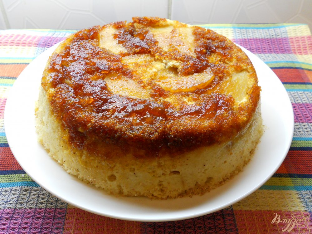 Шарлотка с яблоками и карамелью в микроволновке Шарлотка с яблоками и карамелью в микроволновке