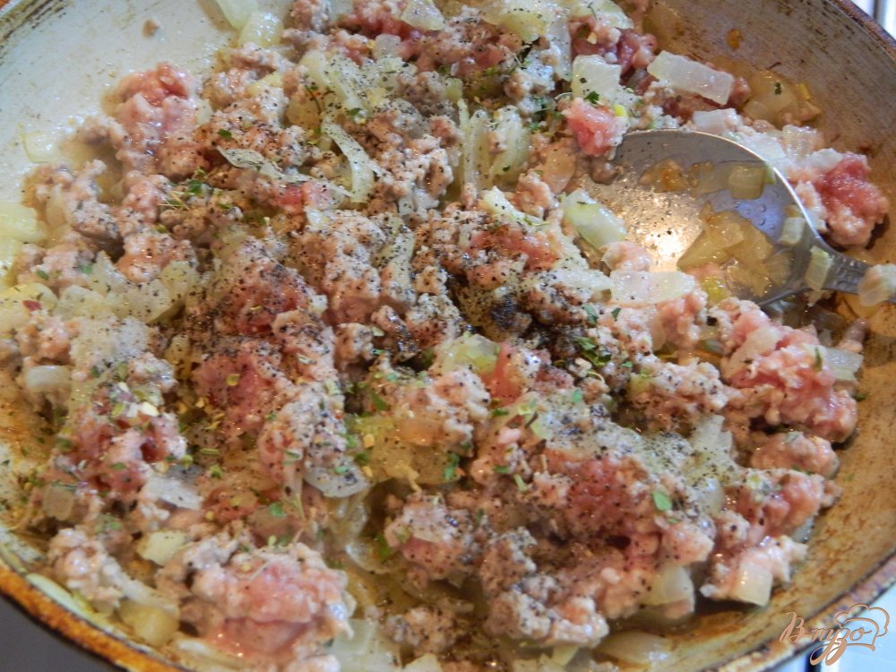 Фото приготовление рецепта: Лазанья с мясом и сырным соусом шаг №3