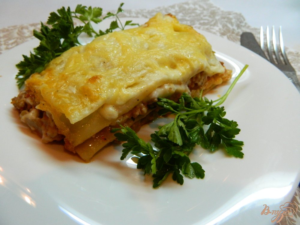 Фото приготовление рецепта: Лазанья с мясом и сырным соусом шаг №13