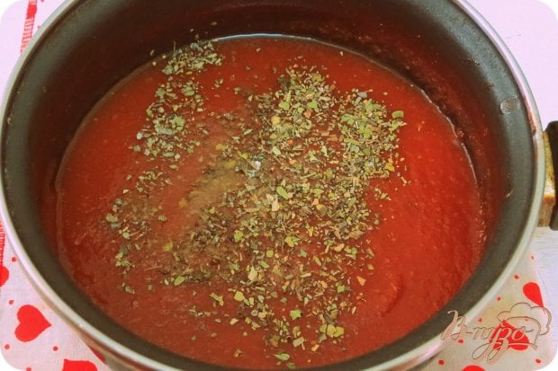 Пицца мясная с грибами, огурцами и вялеными помидорами Пицца мясная с грибами, огурцами и вялеными помидорами