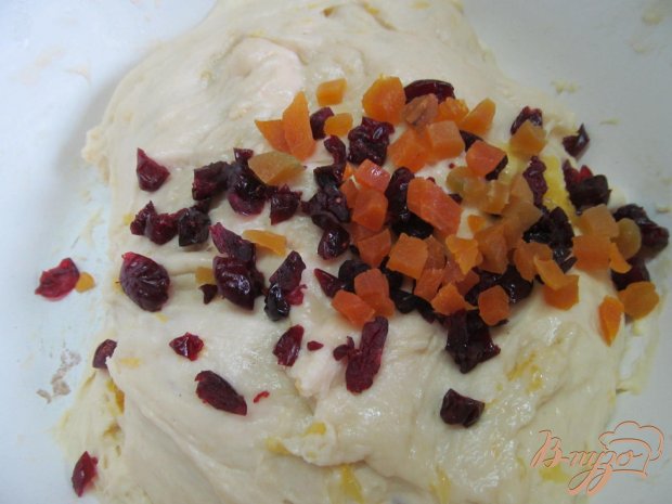 Кулич на молоке с апельсином курагой и вишней Кулич на молоке с апельсином курагой и вишней