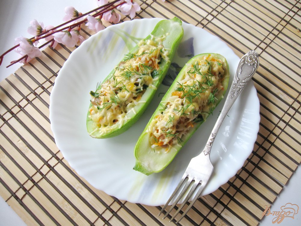 Кабачки, фаршированные грибами и курицей Кабачки, фаршированные грибами и курицей