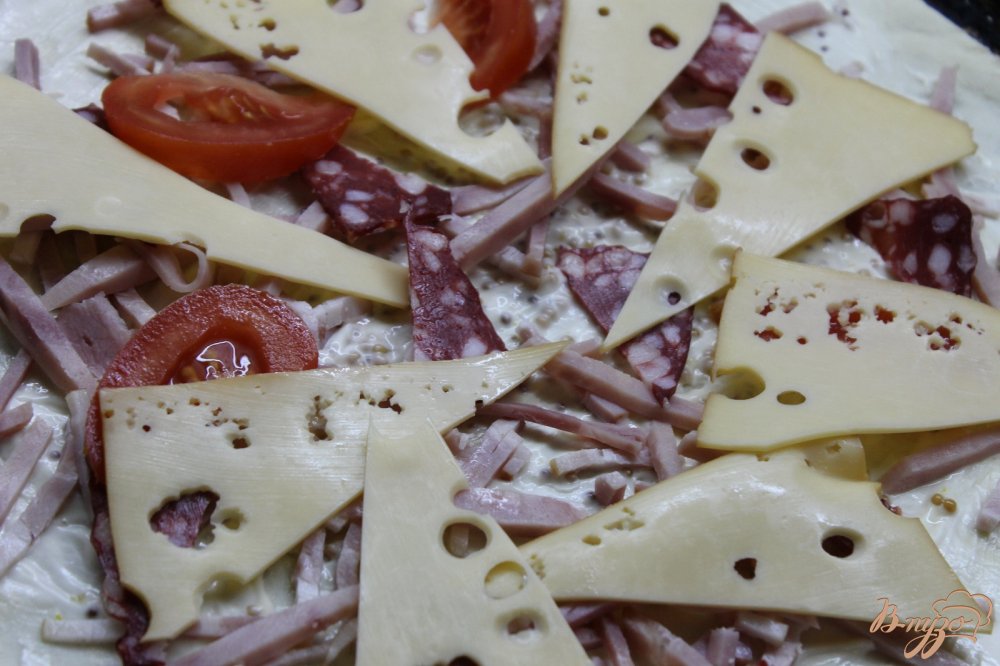 Пицца с четырьмя видами мяса Пицца с четырьмя видами мяса