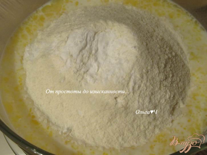 Фото приготовление рецепта: Заливной пирог с курицей и морковью шаг №5