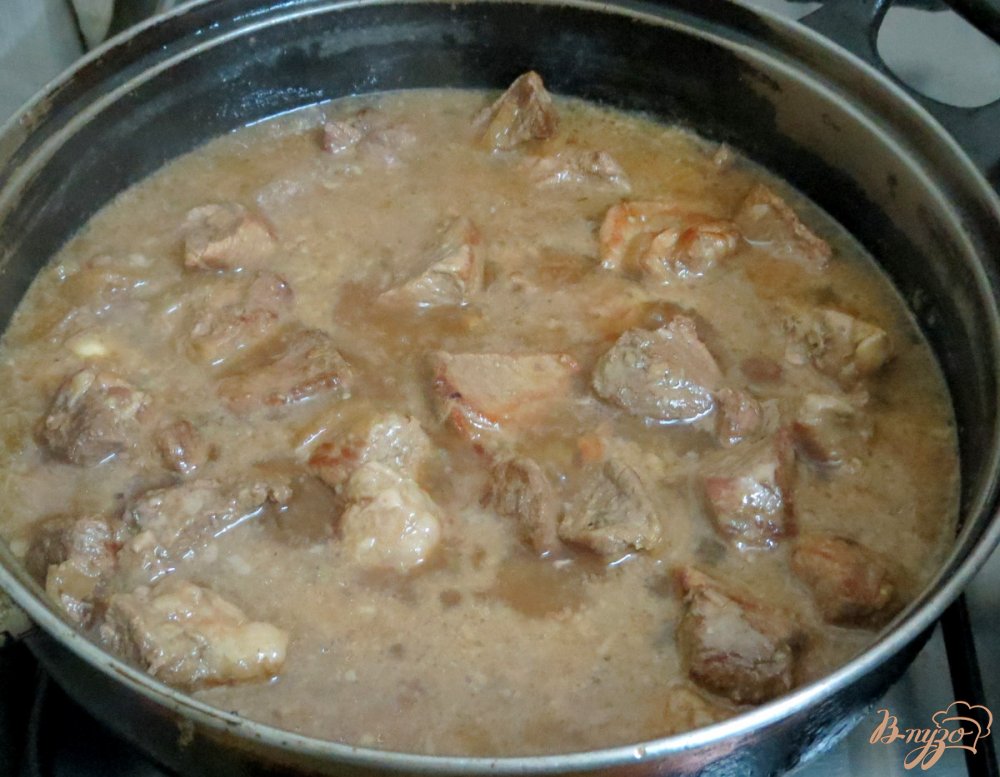 Фото приготовление рецепта: Мясо в соусе по-деревенски шаг №5