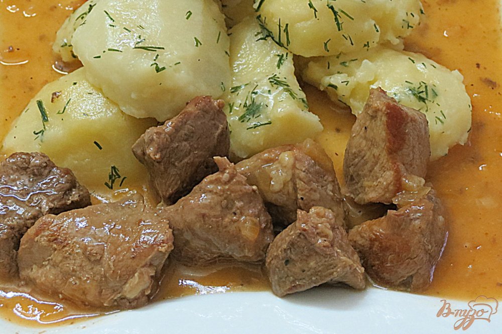 Фото приготовление рецепта: Мясо в соусе по-деревенски шаг №7