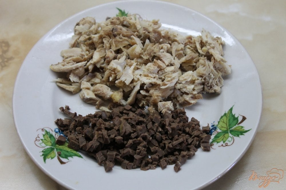 Фото приготовление рецепта: Блинчики с куриными сердечками и курицей шаг №2