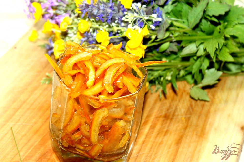 Фото приготовление рецепта: Цукаты из апельсиновых корок с корицей и мускатным орехом шаг №5