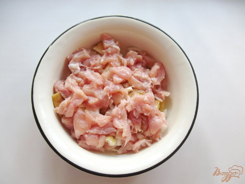 Куриное филе запеченное с картофелем и луком Куриное филе запеченное с картофелем и луком