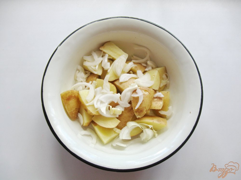 Куриное филе запеченное с картофелем и луком Куриное филе запеченное с картофелем и луком