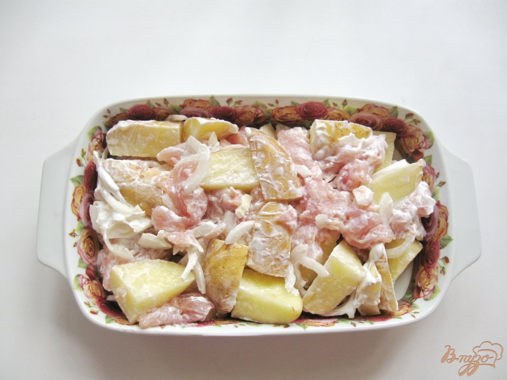 Куриное филе запеченное с картофелем и луком Куриное филе запеченное с картофелем и луком