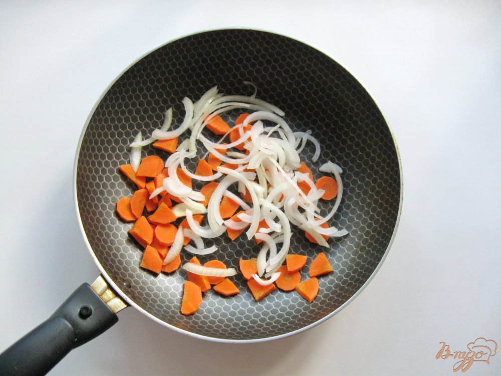 Фото приготовление рецепта: Рагу из куриного филе с ананасами и овощами шаг №1