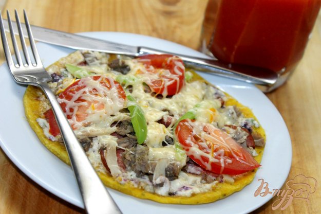 фото рецепта: Лепешка с мясной начинкой и овощами на завтрак
